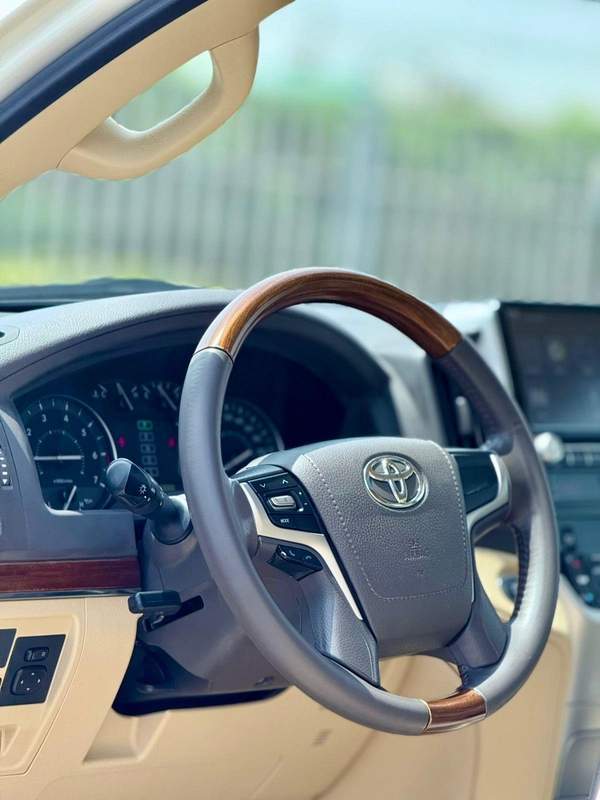 LAND CRUISER EX. R V6 | GCC SPECS | YEAR: 2017 | KMS: 218,000 | FULL-SERVICE HISTORY