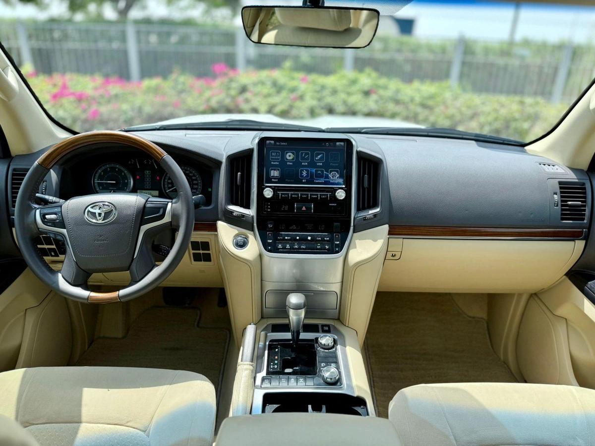 LAND CRUISER EX. R V6 | GCC SPECS | YEAR: 2017 | KMS: 218,000 | FULL-SERVICE HISTORY-11-11