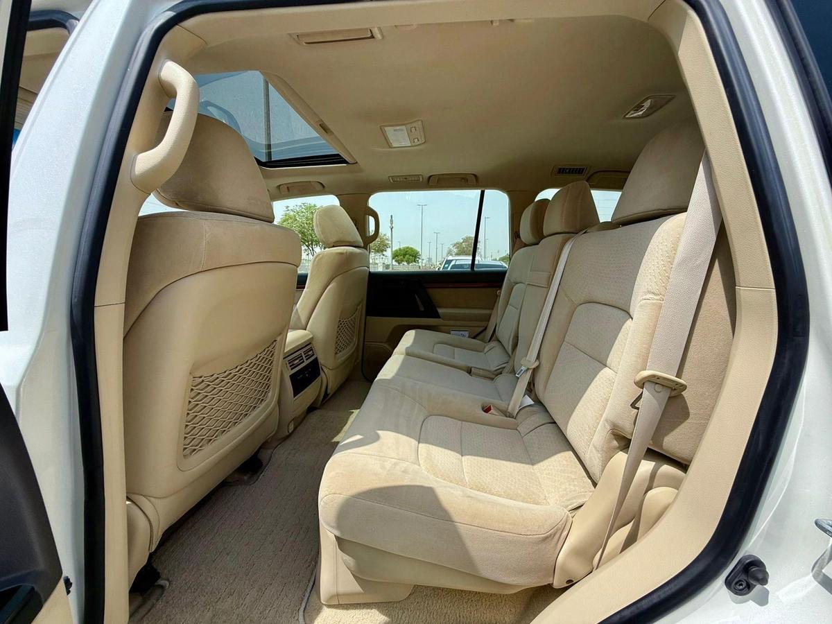LAND CRUISER EX. R V6 | GCC SPECS | YEAR: 2017 | KMS: 218,000 | FULL-SERVICE HISTORY-13-13