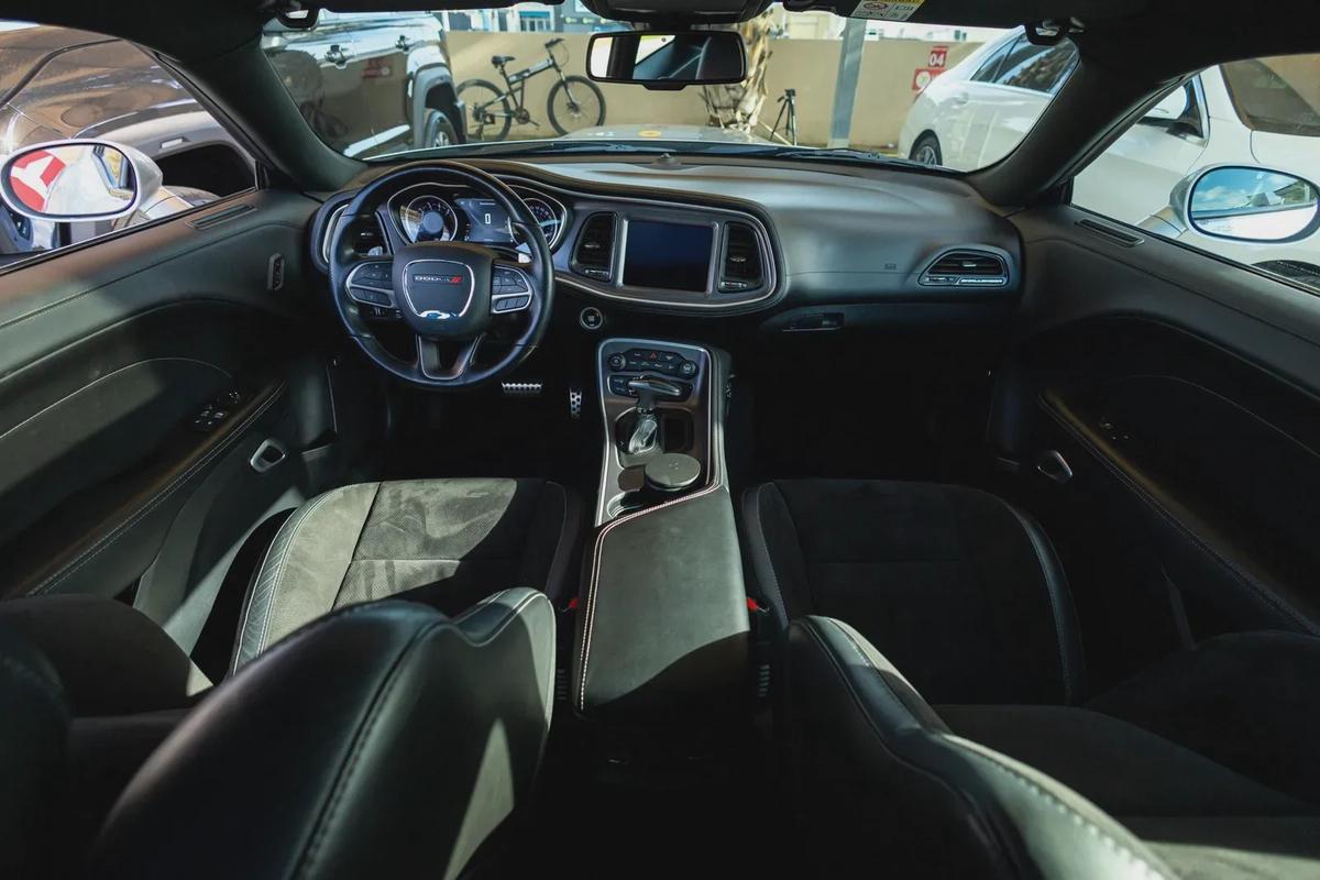 Dodge Challenger 2021-10-10