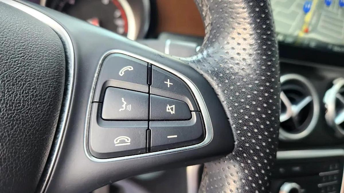 2015 Mercedes GLA 250 4 MATIC || FULL SERVICE AT AGENCY || ACCIDENT FREE|| FULLY LOADED-17-17