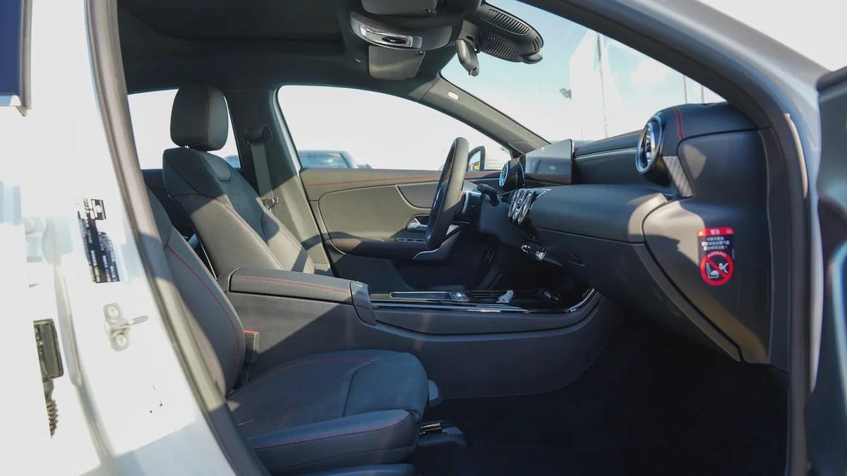 MERCEDES -BEN A 200L 1.5L V4 FULL OPTION MODEL 2025 CHINESE SPECS-11-11