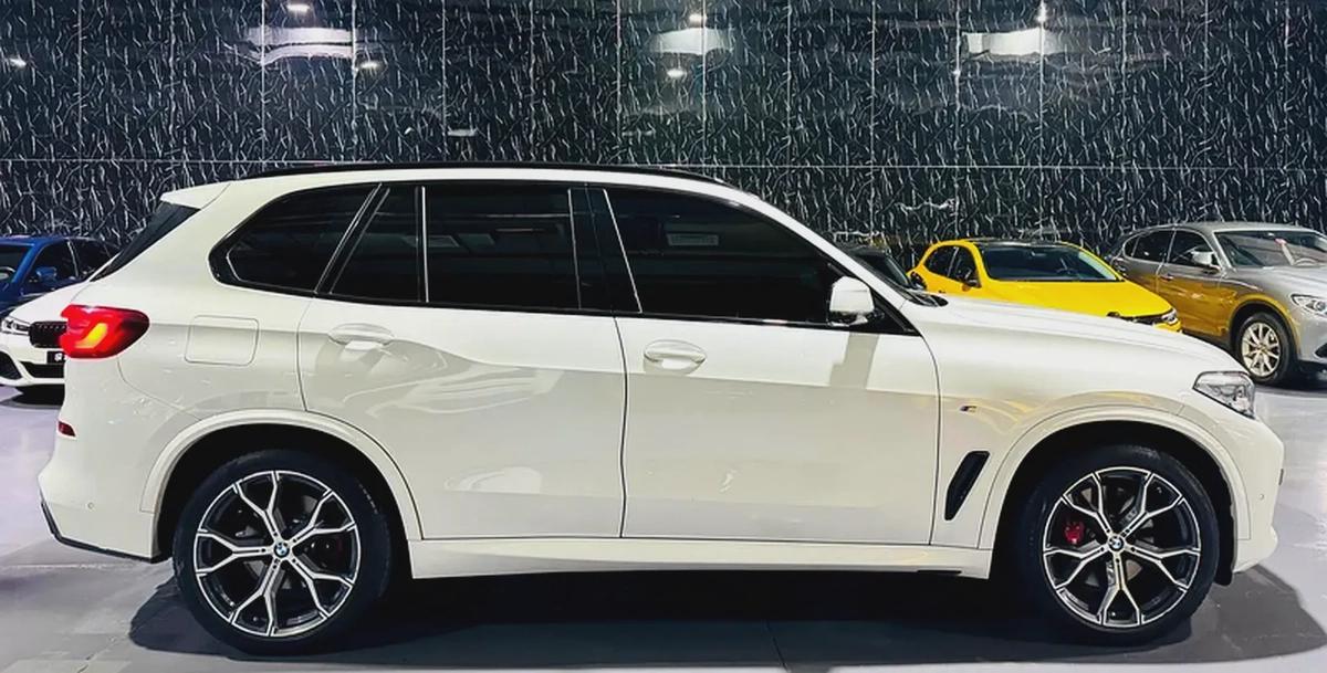 BMW X5 40i 2023 GCC specs for 229,000.00 AED-7-7