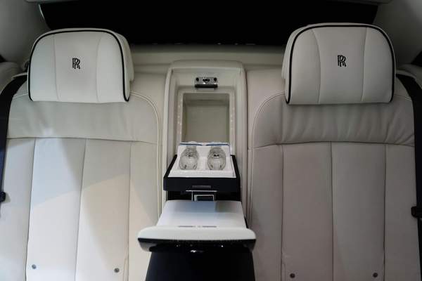 Rolls-Royce Phantom EWB 2025