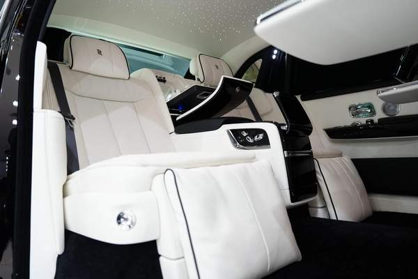 Rolls-Royce Phantom EWB 2025