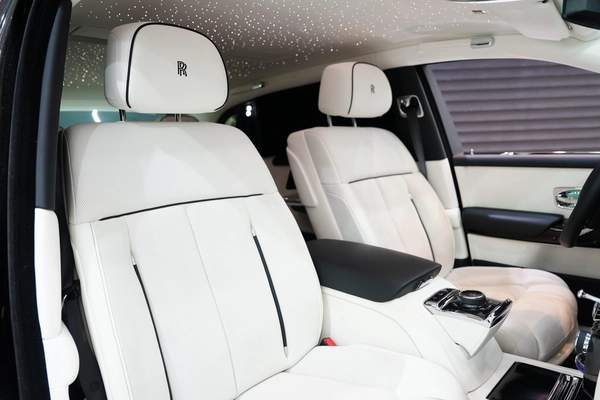 Rolls-Royce Phantom EWB 2025