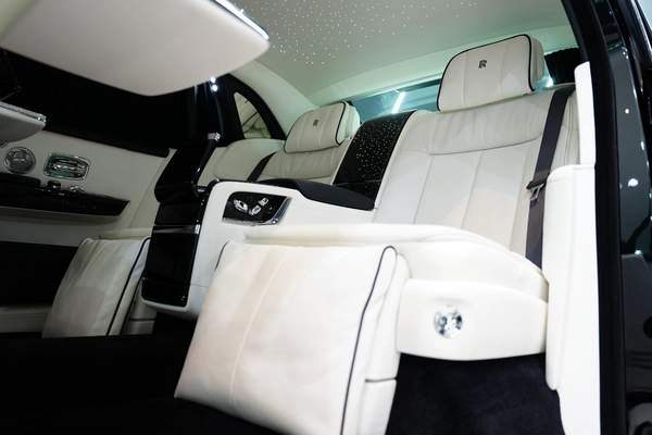 Rolls-Royce Phantom EWB 2025