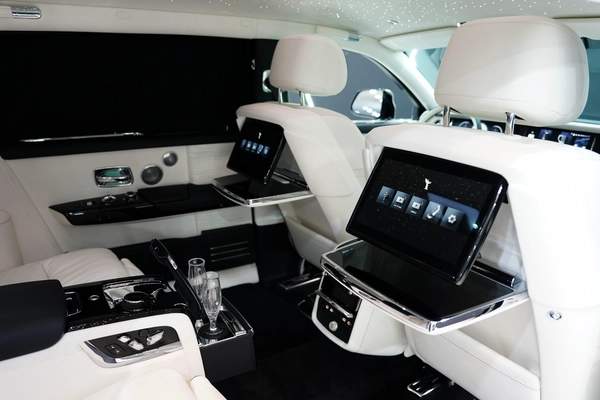 Rolls-Royce Phantom EWB 2025