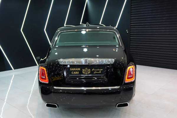 Rolls-Royce Phantom EWB 2025