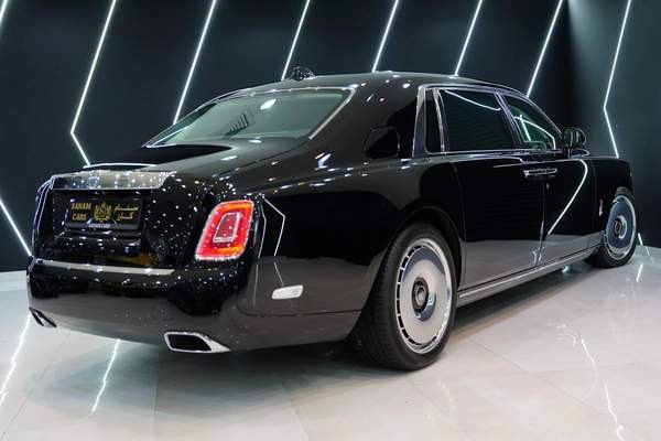 Rolls-Royce Phantom EWB 2025