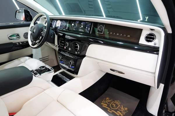 Rolls-Royce Phantom EWB 2025