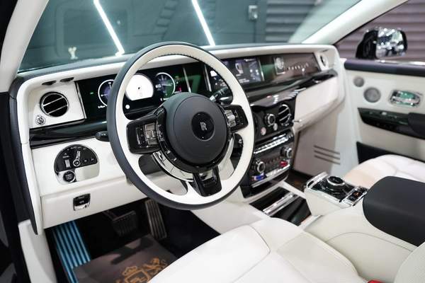 Rolls-Royce Phantom EWB 2025
