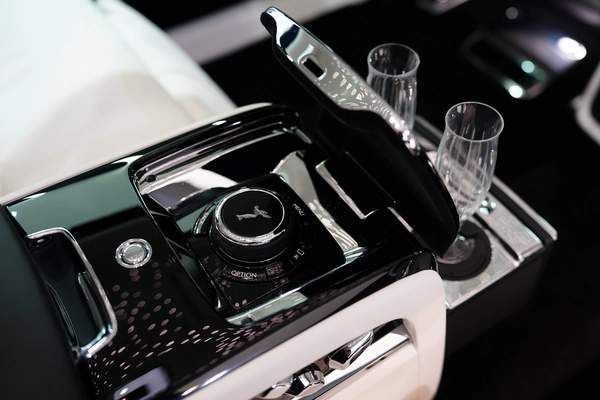 Rolls-Royce Phantom EWB 2025