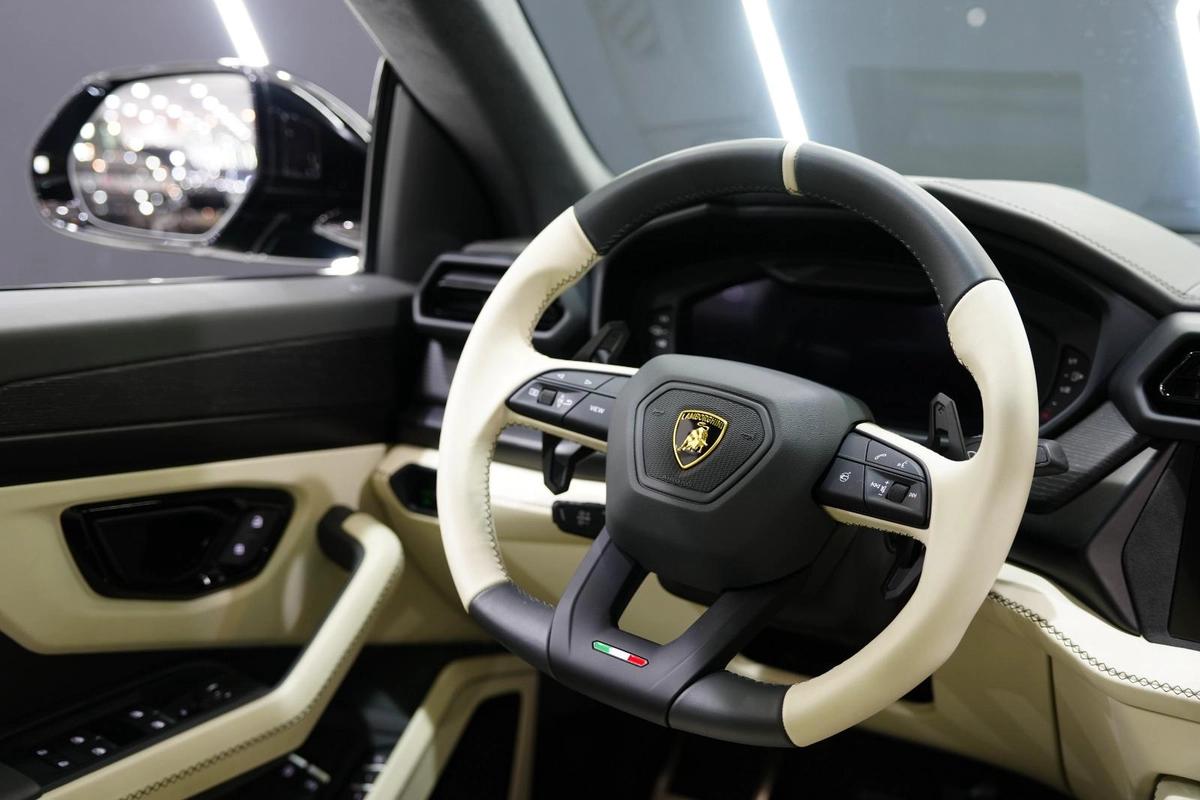 Lamborghini Urus SE 2025-2-2
