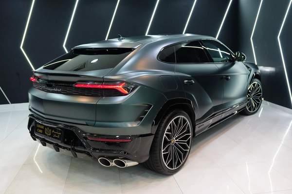 Lamborghini Urus SE 2025
