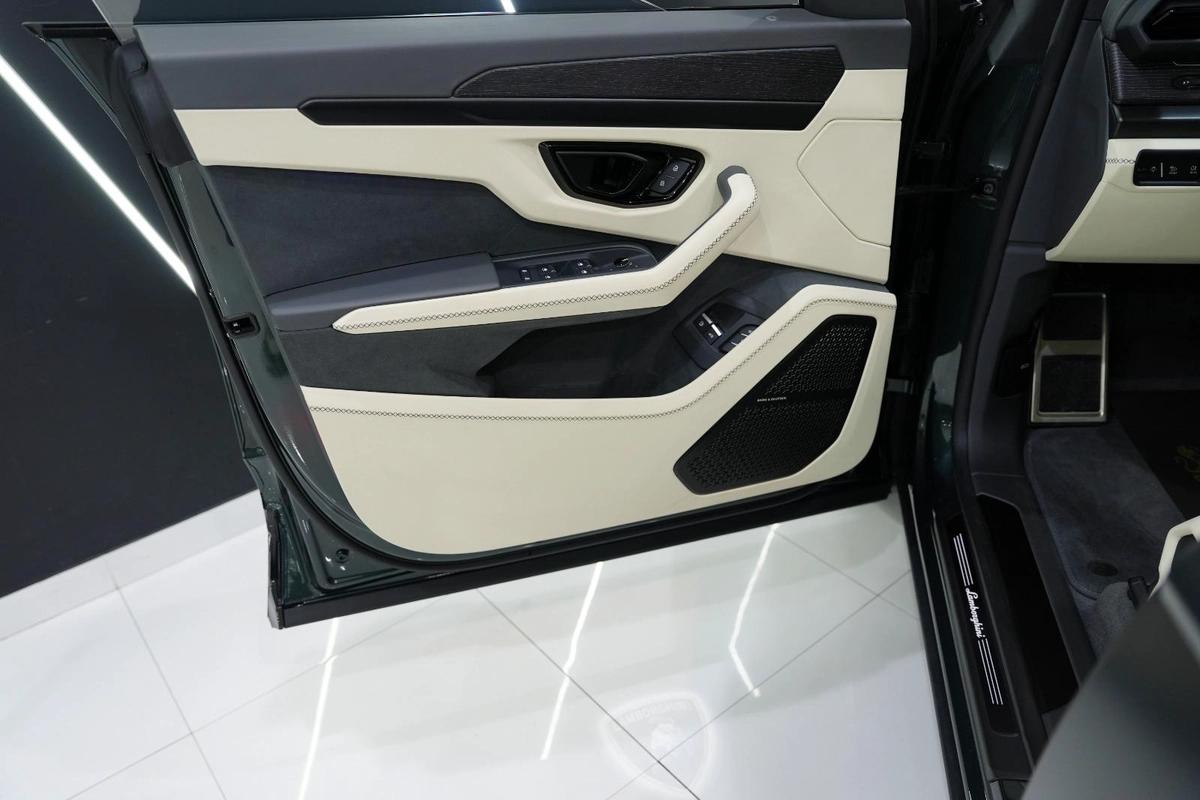 Lamborghini Urus SE 2025-13-13