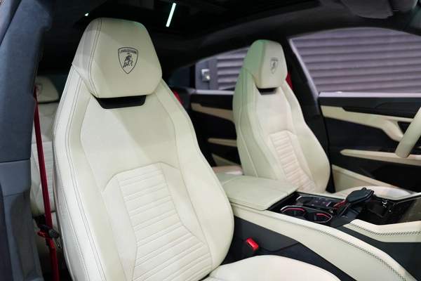 Lamborghini Urus SE 2025