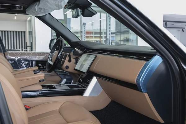 Land Rover | Range Rover | Autobiography P530 | GCC | VIPSeat | Automatic side steps | 2026 (EXPORT)