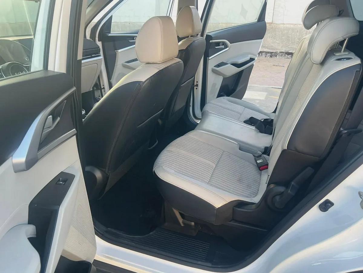 Kia Carens 1.6L EX DLX 2023 - GCC Specs - Excellent Condition-14-14