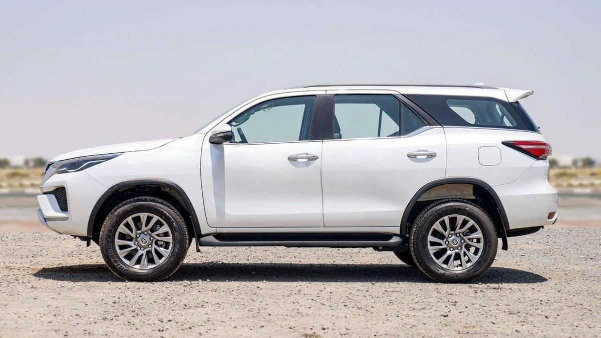 Toyota Fortuner TOYTA FORTUNER 2.8 DIESEL FULL PTION AT 4X4-4-4