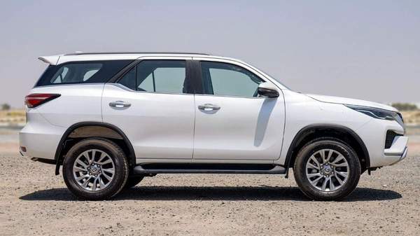 Toyota Fortuner TOYTA FORTUNER 2.8 DIESEL FULL PTION AT 4X4