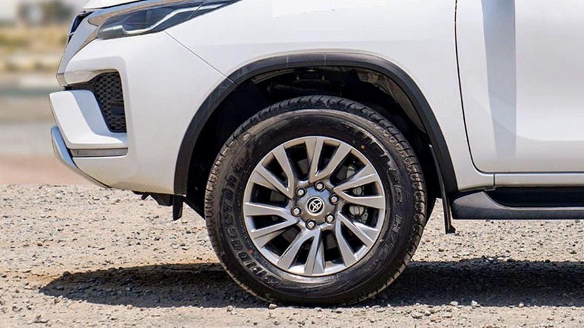 Toyota Fortuner TOYTA FORTUNER 2.8 DIESEL FULL PTION AT 4X4-9-9