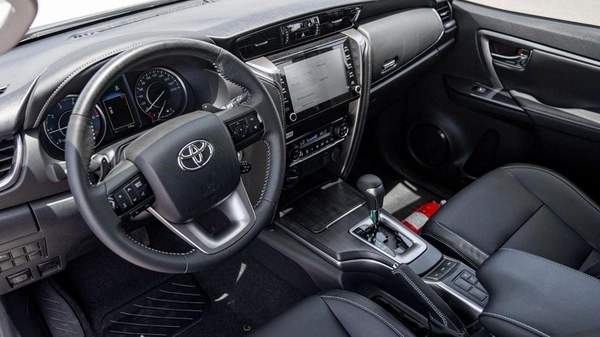 Toyota Fortuner TOYTA FORTUNER 2.8 DIESEL FULL PTION AT 4X4