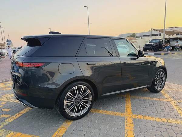 2024 Land Rover Range Rover Sport SE Dynamic - American Specs - Brand New!