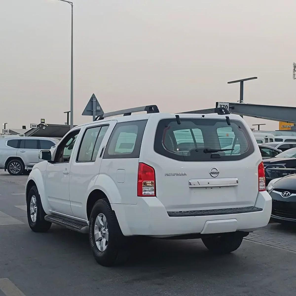 Nissan Pathfinder SV 2011 GCC Specs-3-3