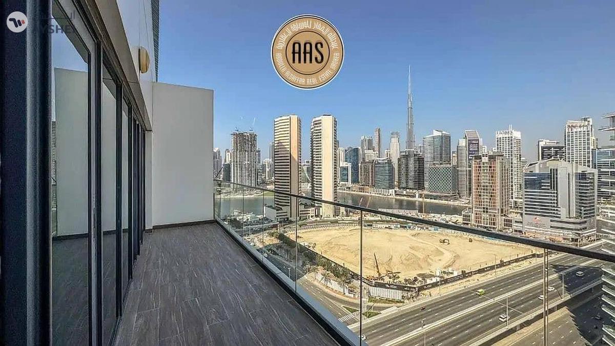 Luxurious 1-Bedroom | Burj Khalifa View | SOL Bay, Business Bay-0-0
