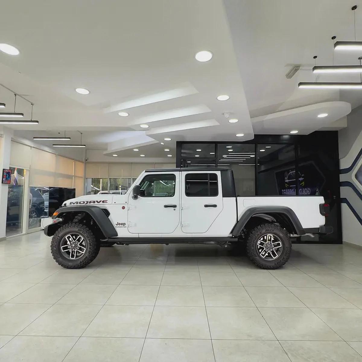2025 Jeep Gladiator MOJAVE 3.6L V6-2-2