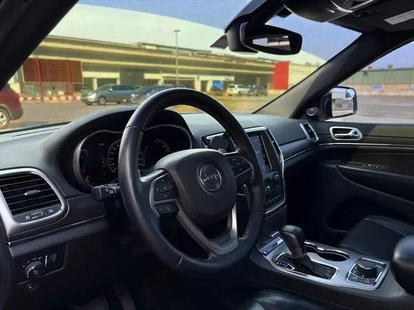 AED 1,370 P.M | 0% DOWN PAYMENT | JEEP GRAND CHEROKEE LIMITED | 2018 | GCC SPECS