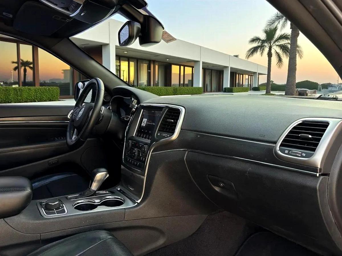 AED 1,370 P.M | 0% DOWN PAYMENT | JEEP GRAND CHEROKEE LIMITED | 2018 | GCC SPECS-10-10