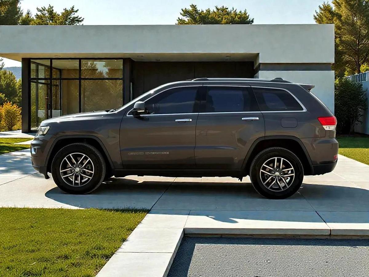 AED 1,370 P.M | 0% DOWN PAYMENT | JEEP GRAND CHEROKEE LIMITED | 2018 | GCC SPECS-15-15