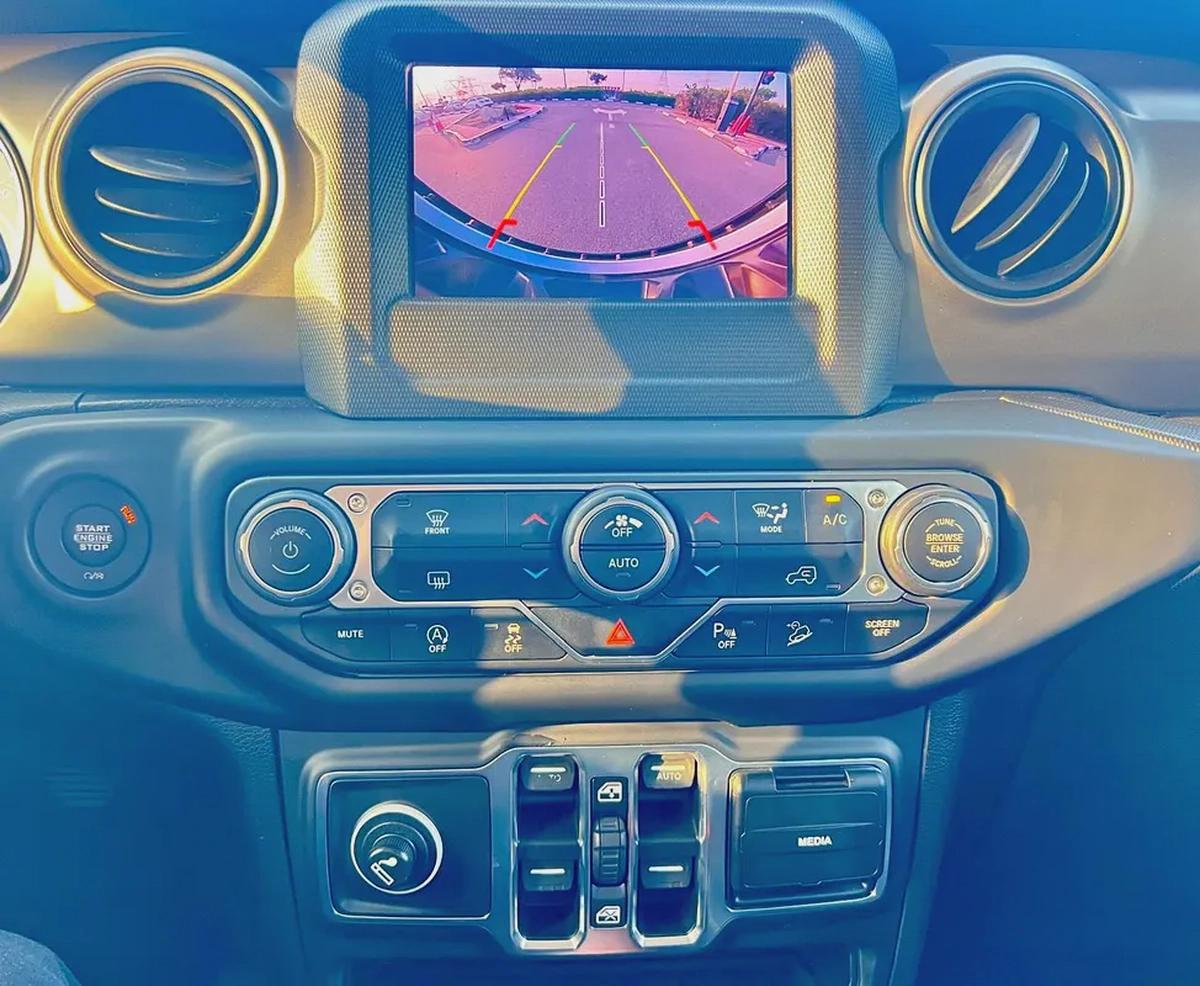 JEEP WRANGLER SPORT 2019 V6 GCC SPEC-17-17