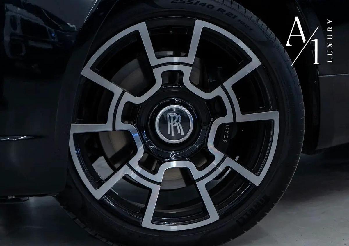 2015 Rolls Royce Wraith, Converted To 2018 Black Badge, Fully Loaded, Excellent Condition, GCC Spec-4-4