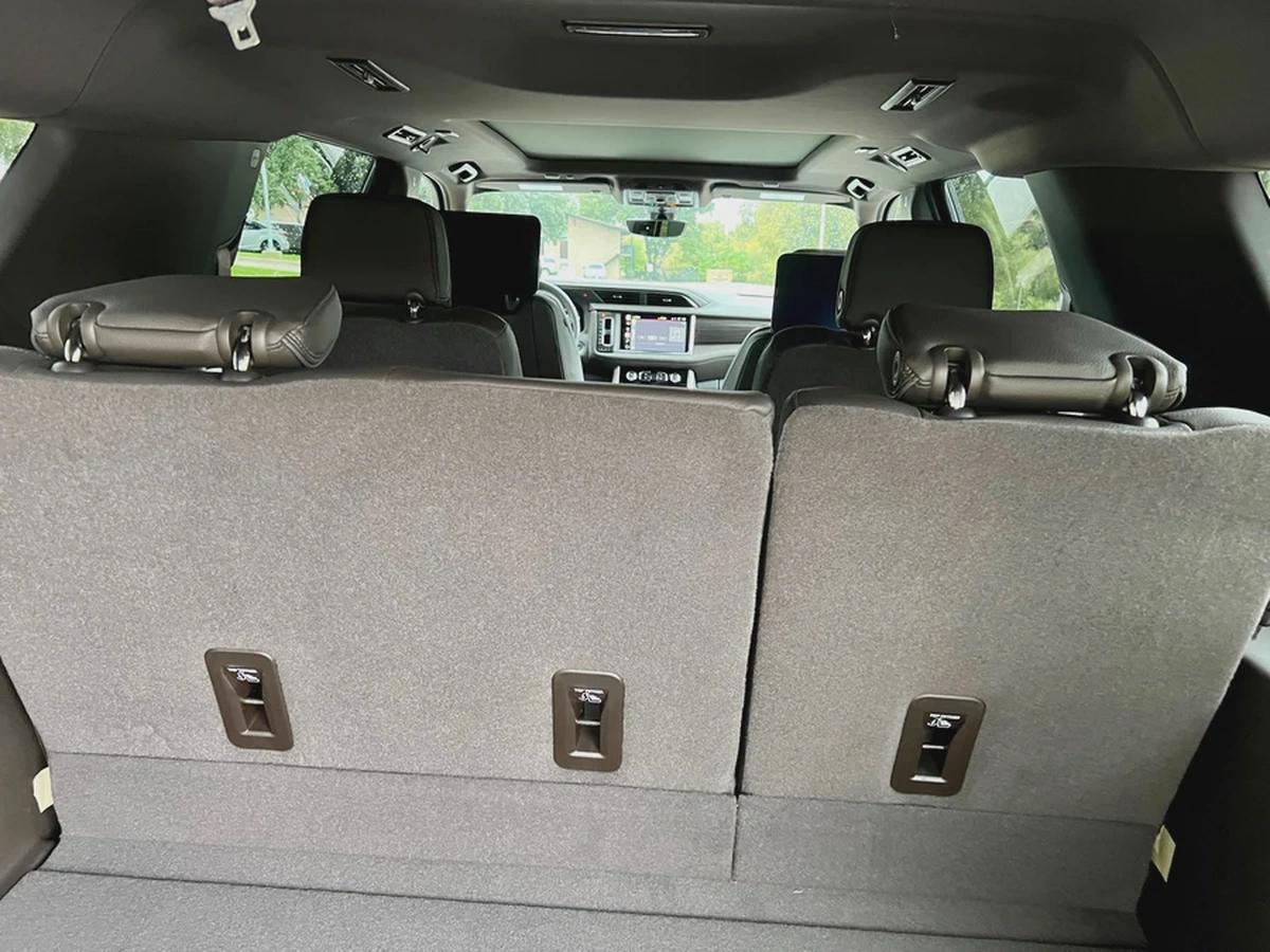 جي ام سي يوكن دينالي ابيض /رمادي خليجي الكندي GMC Yukon Denali 2023 - GCC Specs - Pristine Condition-2-2