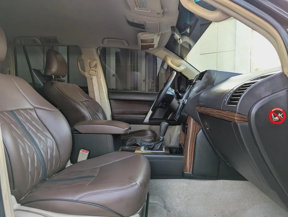 TOYOTA PRADO 2012 FACELIFTED 2023 GCC V6 4.0L IN EXCELLENT CONDITION-6-6