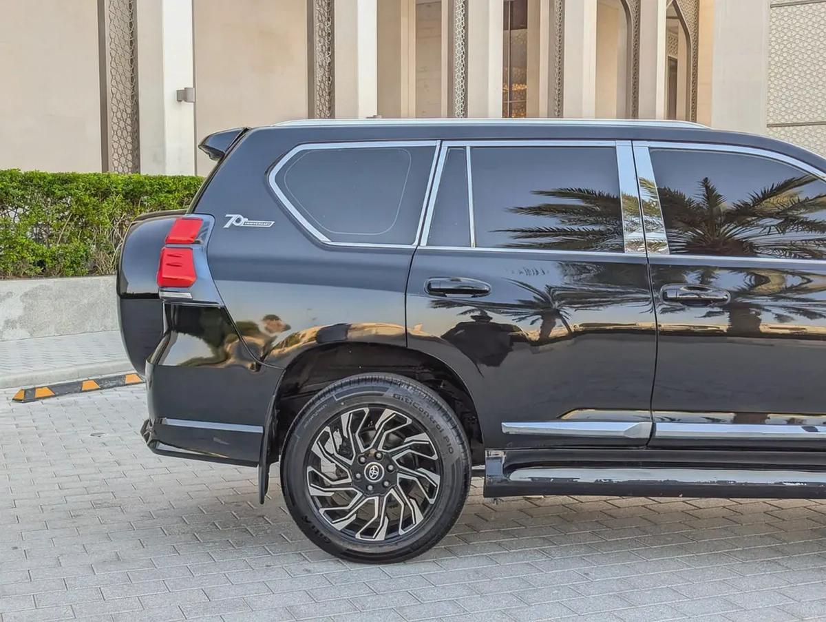 TOYOTA PRADO 2012 FACELIFTED 2023 GCC V6 4.0L IN EXCELLENT CONDITION-10-10