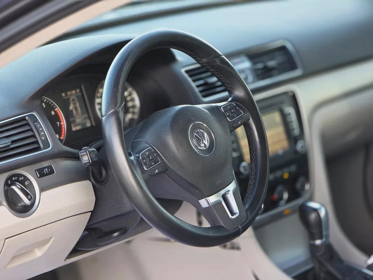 2015 Volkswagen Passat S - GCC Specs - Reliable and Well-Maintained-13-13