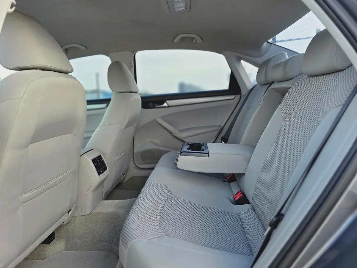 2015 Volkswagen Passat S - GCC Specs - Reliable and Well-Maintained-15-15