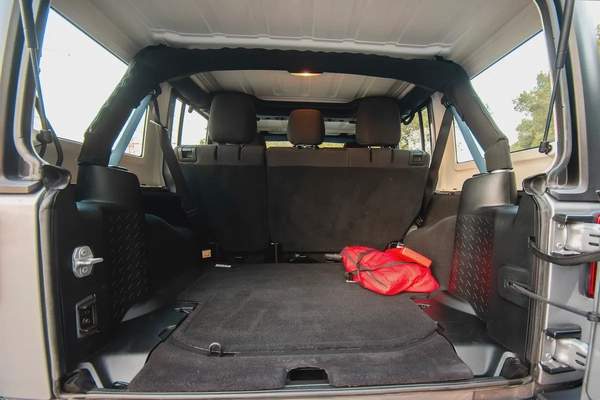 AED 2,122/Month | Jeep Service History | Free Warranty | GCC Specs | REF#J01654