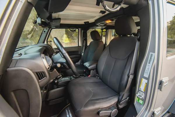 AED 2,122/Month | Jeep Service History | Free Warranty | GCC Specs | REF#J01654