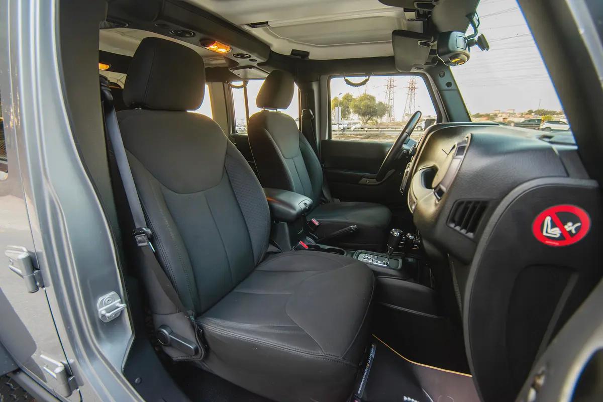AED 2,122/Month | Jeep Service History | Free Warranty | GCC Specs | REF#J01654-10-10