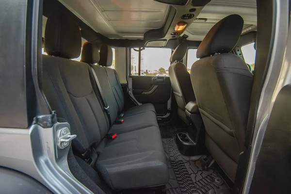 AED 2,122/Month | Jeep Service History | Free Warranty | GCC Specs | REF#J01654