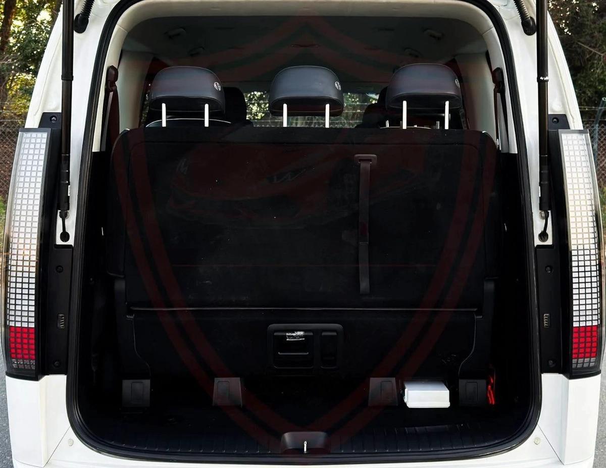 Used Hyundai Staria 2023-3-3