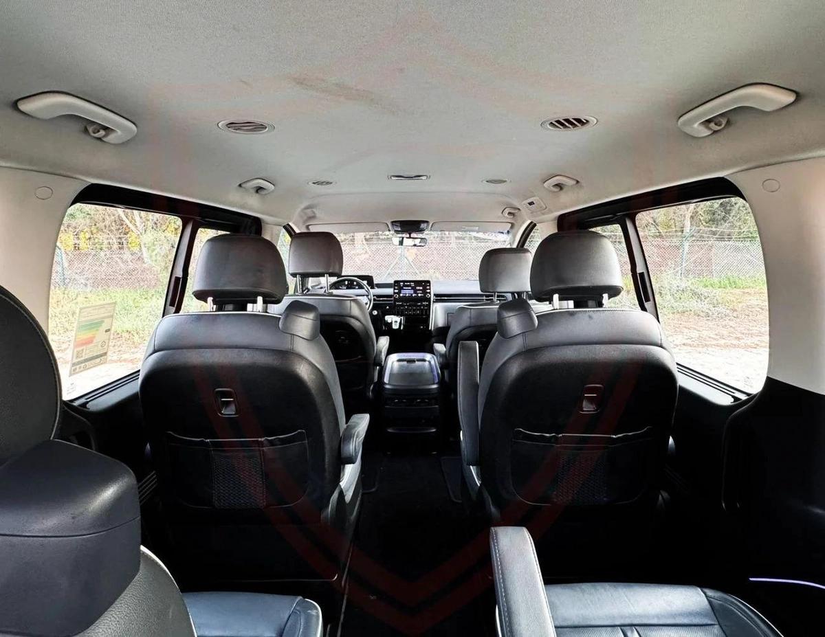 Used Hyundai Staria 2023-13-13