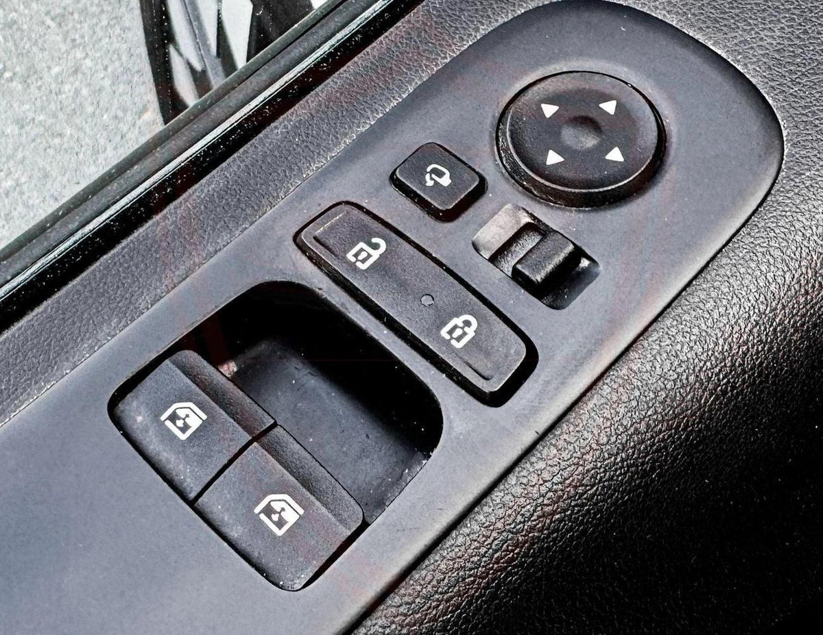 Used Hyundai Staria 2023-6-6