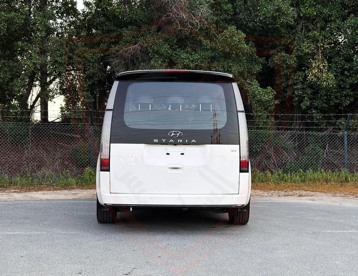 Used Hyundai Staria 2023-8-8