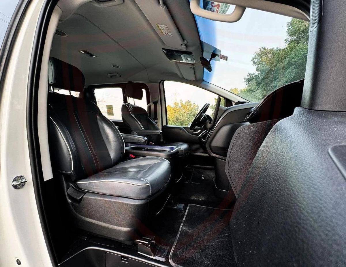 Used Hyundai Staria 2023-21-21